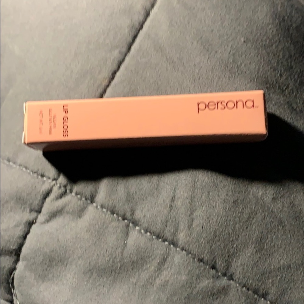 Persona lip gloss